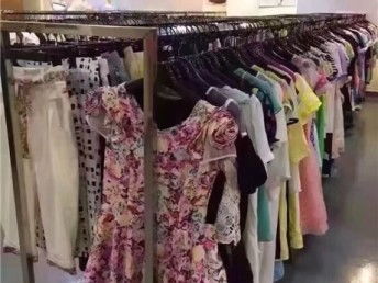 北京服裝鞋帽箱包外貿尾貨批發倉儲基地 常年庫存超100萬件